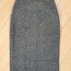 Suncon グレー ボタン付きタイトスカート Mサイズの画像