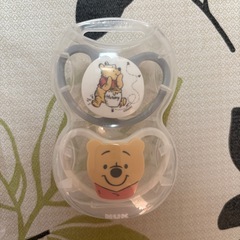 【未使用品です！】おしゃぶり2個＆ホルダーセットの画像