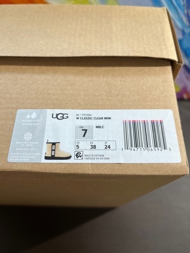 ほぼ未使用　UGG ブーツ　CLASSIC CLEAR MINI 防水　24cm