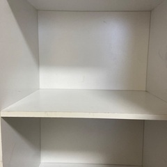 白いラックの画像