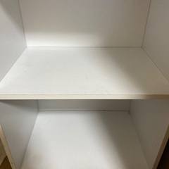 白いラックの画像