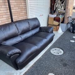 美品⭐️ ニトリ傷・汚れに強い 3人掛けソファ 合皮タイプ (ビット3KD Nシールド DBR)の画像