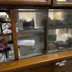 差し上げます。大型食器棚の画像