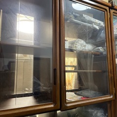 差し上げます。大型食器棚の画像