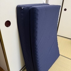三つ折りマットレス（4年使用）の画像