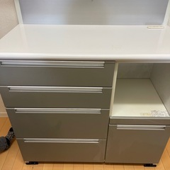食器棚　シルバー　収納棚の画像