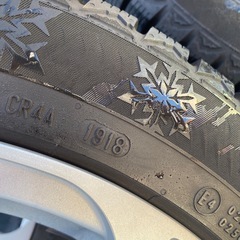 ベンツスタッドレス245/45/18 の画像