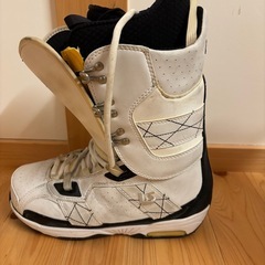 FANATIC スノーボード板　BURTONスノーボードブーツの画像