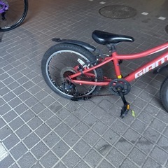 子供用自転車　20インチ　ジャイアント　ギア付き　マウンテンバイク　の画像