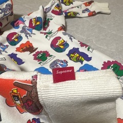 supreme？パーカーの画像