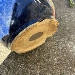 お渡し先決定済　青い陶器の植木鉢　中古品の画像