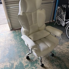 目玉商品！！SKYE ゲーミングチェアの画像