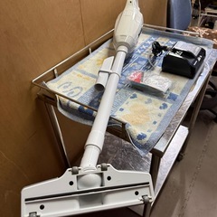 マキタ コードレス掃除機CL107 紙パック式 標準25分稼働/充電22分 軽量定番モデル 10.8Vバッテリ充電器付 CL107FDSHWの画像