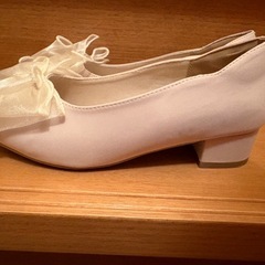 リボン付きパンプスLLサイズ　ホワイトの画像