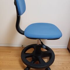 ★オフィスチェア・学習椅子・昇降式回転ロ―ラ―付・ラウンドステップ付・ブルー・美品の画像