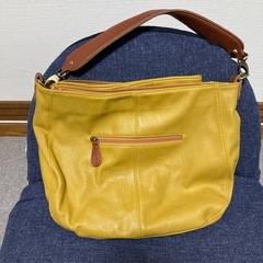 皮のバックの画像