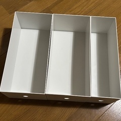 無印良品　収納ケース、アルミハンガーの画像