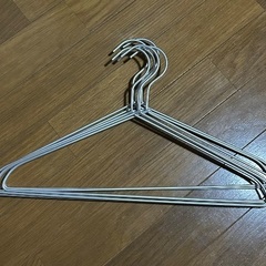 無印良品　収納ケース、アルミハンガーの画像