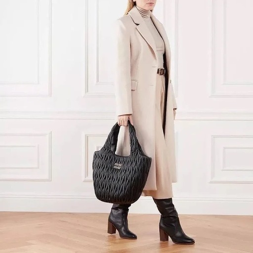 miumiu ワンダーマテラッセレザー　トートバッグ　未使用