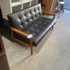 リサイクルショップどりーむ天保山店　No5372 2人掛けソファ　レザー×ウッドフレーム　合成皮革　オシャレなソファ♪　の画像