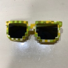 マイクラみたいなサングラス子供