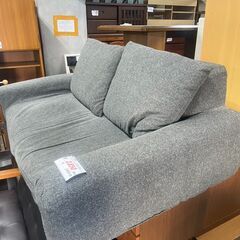 リサイクルショップどりーむ天保山店　No5373 2人掛けローソファ　ファブリック　グレー　奥行きゆったり♪　の画像