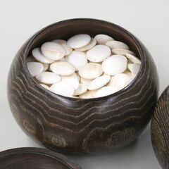 C 碁石 蛤白石 179個 那智黒石 182個 厚さ4.8～5.7mm位 栗碁笥付き 産地不明 札幌市 清田区 平岡の画像