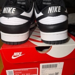 NIKEダンク　パンダの画像