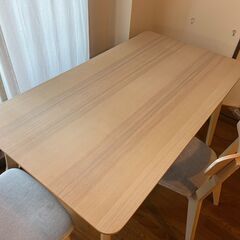 【引越しのためお譲りします】IKEA 天然木テーブル＋チェア（状態良好）の画像