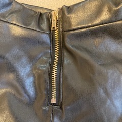 レザー風　スカート　140の画像