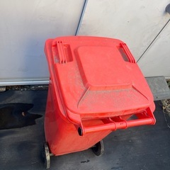 大きなゴミ箱
の画像