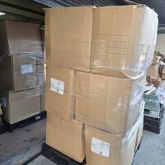 大量メンズレディースアパレル　無地ボディー　サンプル　ジャケットTシャツ卸ます　転売OK　倒産品　まとめ売り　ネット商材　アマゾン引き上げ商品　メルカリ　副業の画像