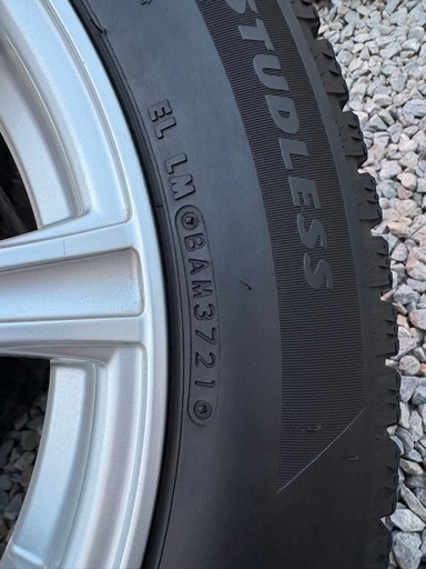 
 ブリヂストン ブリザック VRX2 5H114.3 215/55R17 スタッドレスタイヤホイール4本セット