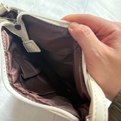 型押し型　ショルダーバッグ　ホワイトの画像