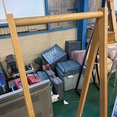 オシャレな人気商品！無印のオーク材コートハンガー！の画像