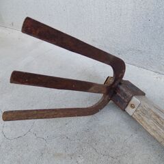 鍬　クワ　ガーデニング　農作業　全長1045ｍｍ　経年品　現状品　【非対面取引です】の画像