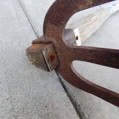 鍬　クワ　ガーデニング　農作業　全長1045ｍｍ　経年品　現状品　【非対面取引です】の画像