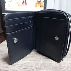 【値下げ】折り畳み財布(二つ折り)　新品未使用の画像