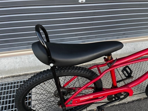 ビーチクルーザー　24インチ　バナナシート　タイヤ新品　早期の取引は割引致します