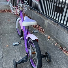 子ども用　16インチ自転車　補助輪付きの画像