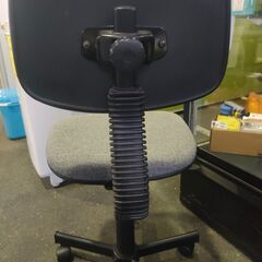 ジャングル×2和泉大型良品館 　チェア　オフィス　作業　昇降　　【R456】の画像