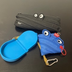 ペンケースと小銭入れの画像