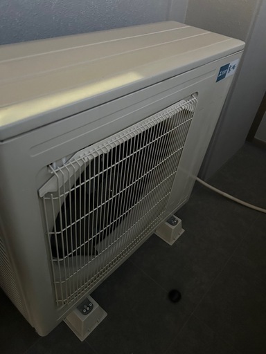 三菱電気　ルームエアコン（MSZ-EM5617E5S-W）／2017年製・5.6kW（主に18畳）