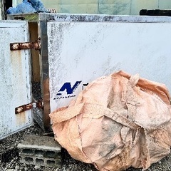 冷凍車の荷箱コンテナの画像