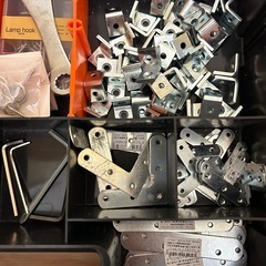 ネジや金具など工具箱2つ付きの画像
