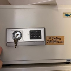 EIKOテンキー耐火金庫2つ の画像