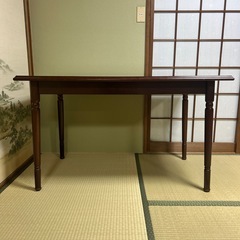 花柄デザイン　ダイニングテーブルの画像