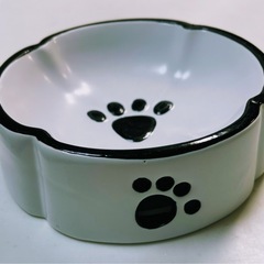 犬のご飯皿の画像