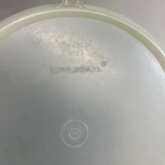 タッパーウエア丸H27㎝直径26㎝、四角のタッパー29x37x10くらい2個の画像