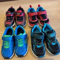 18㎝靴4足のまとめ売りです。の画像